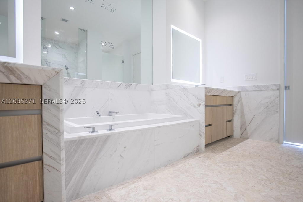 Real estate property located at 2821 Bayshore Dr #20D, Miami-dade, Two Park Grove Condo, Miami, FL