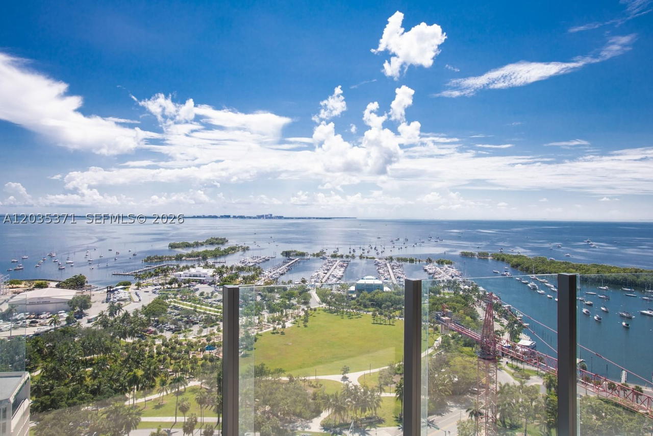Real estate property located at 2821 Bayshore Dr #20D, Miami-dade, Two Park Grove Condo, Miami, FL