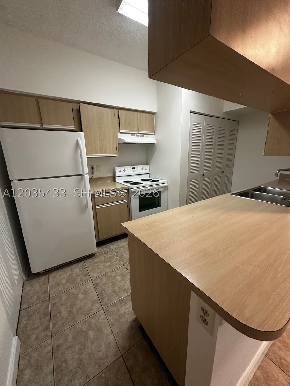 Real estate property located at 18356 68th Ave K, Miami-dade, La Hacienda Country Club, Hialeah, FL