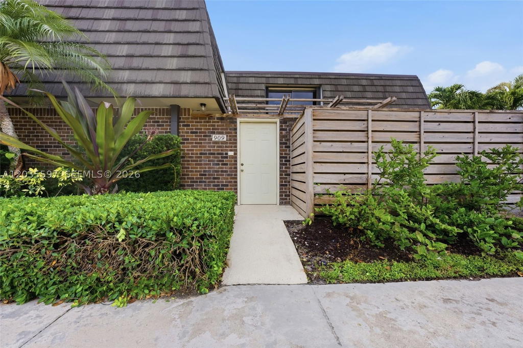 Real estate property located at 909 9th Ter, Palm Beach, Glenwood Twnhs, Palm Beach Gardens, FL