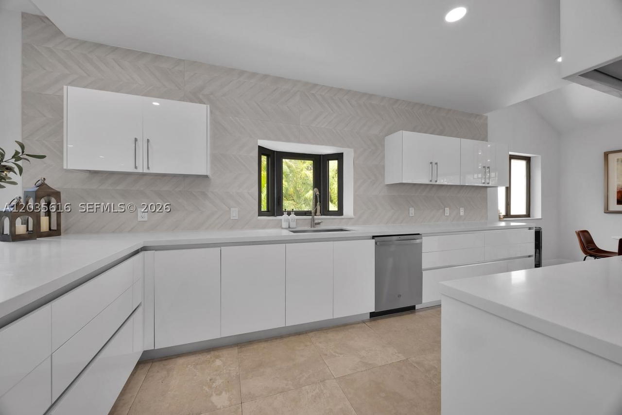 Real estate property located at 2000 Bayshore Dr #65, Miami-dade, L Hermitage, Miami, FL