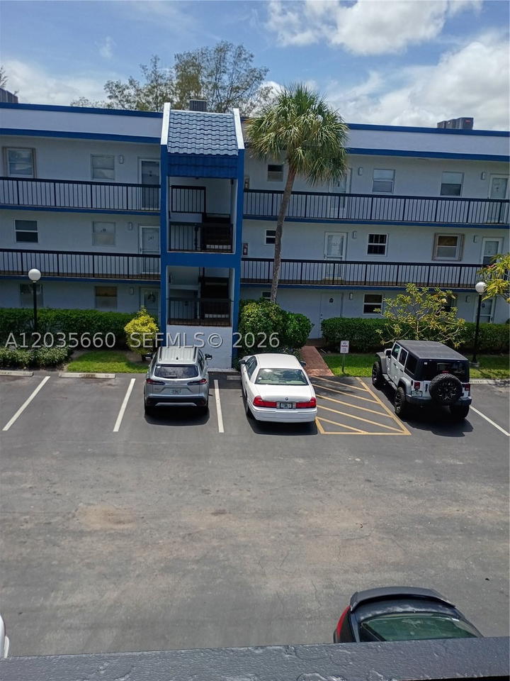 Real estate property located at 3040 Holiday Springs Blvd #311, Broward, Holiday Springs Village 3, Margate, FL