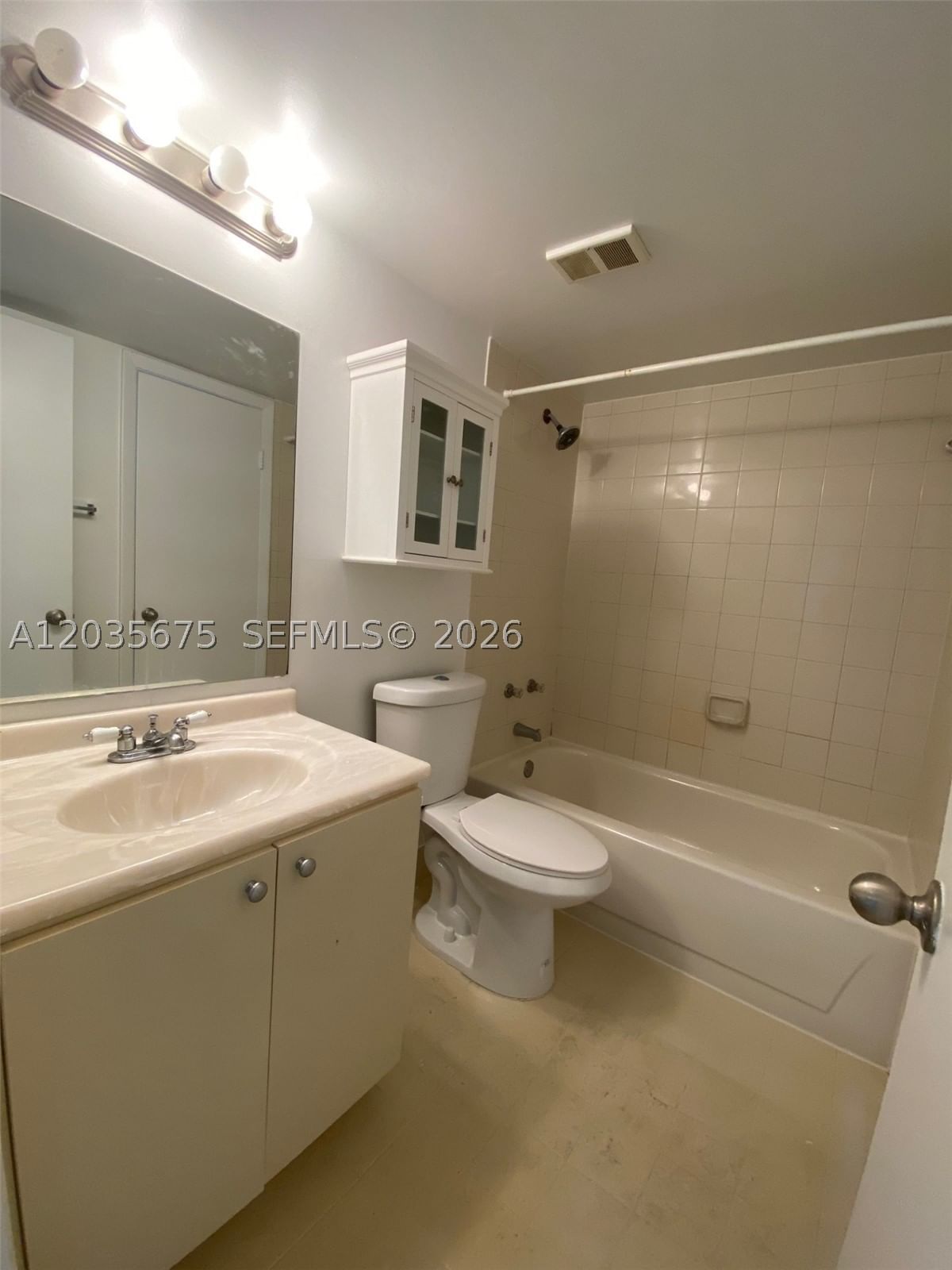 Real estate property located at 8600 212th St #208, Miami-dade, Le Club At Old Cutler Con, Cutler Bay, FL