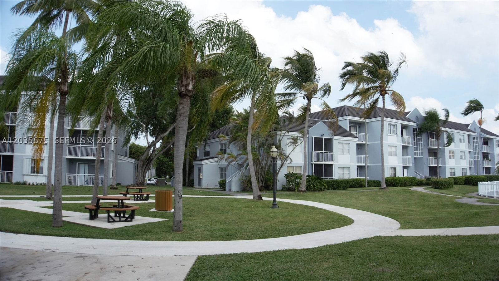 Real estate property located at 8600 212th St #208, Miami-dade, Le Club At Old Cutler Con, Cutler Bay, FL