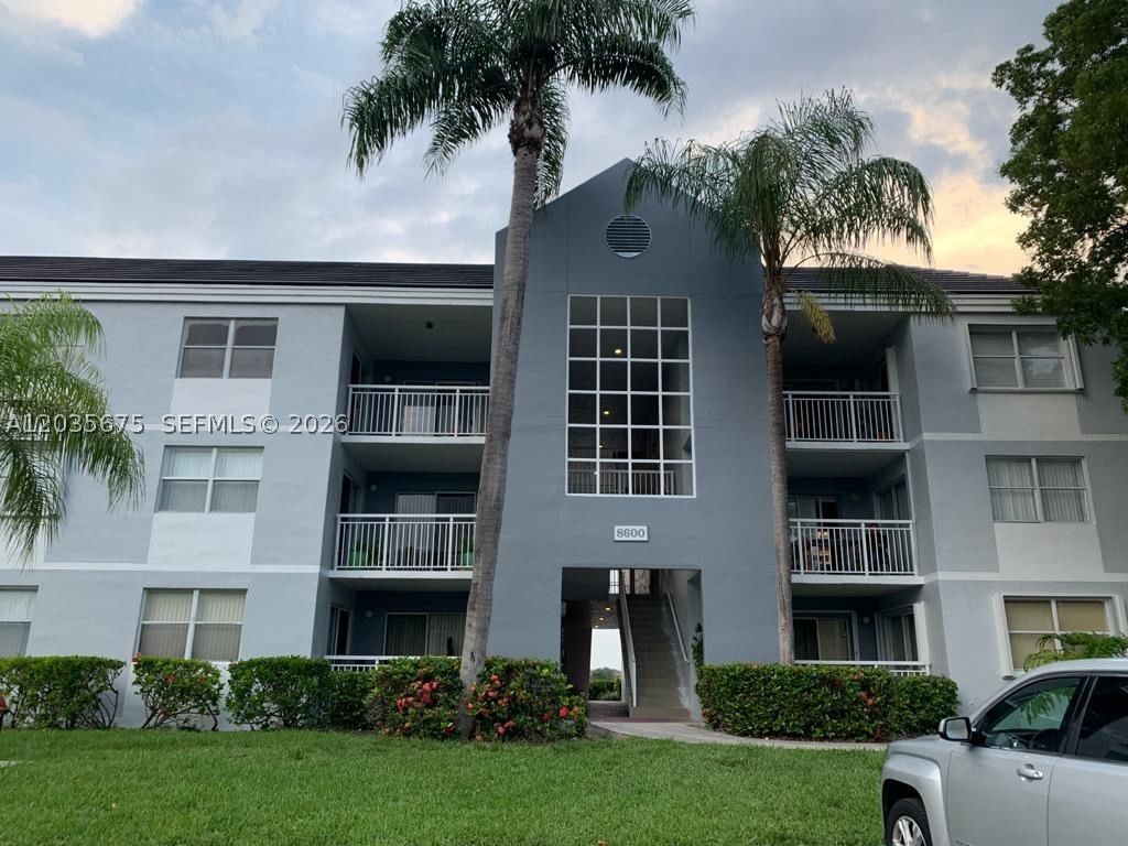 Real estate property located at 8600 212th St #208, Miami-dade, Le Club At Old Cutler Con, Cutler Bay, FL
