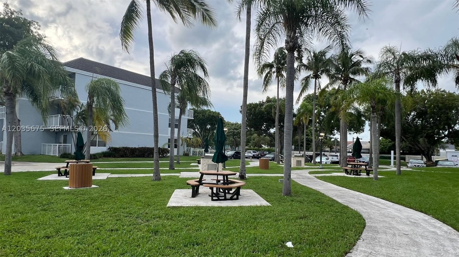 Real estate property located at 8600 212th St #208, Miami-dade, Le Club At Old Cutler Con, Cutler Bay, FL