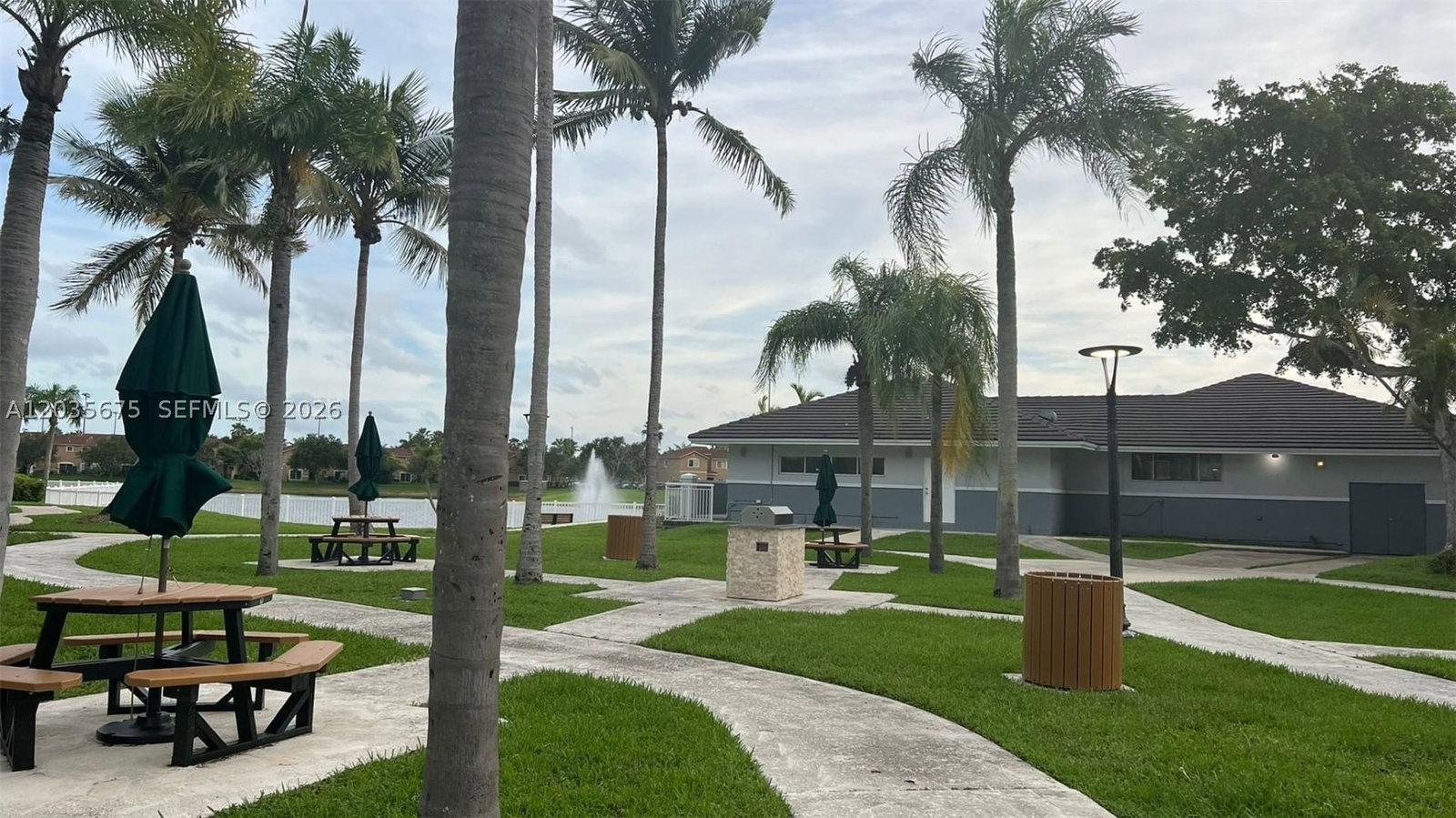 Real estate property located at 8600 212th St #208, Miami-dade, Le Club At Old Cutler Con, Cutler Bay, FL