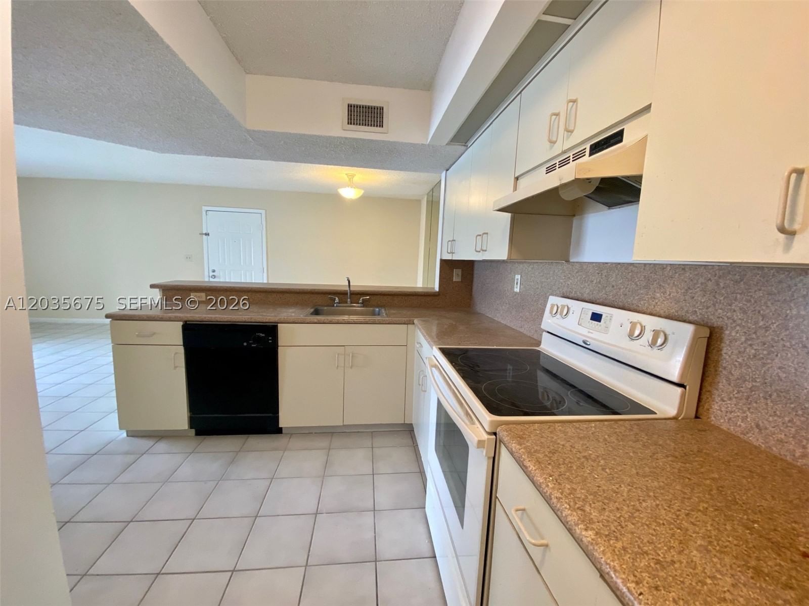 Real estate property located at 8600 212th St #208, Miami-dade, Le Club At Old Cutler Con, Cutler Bay, FL