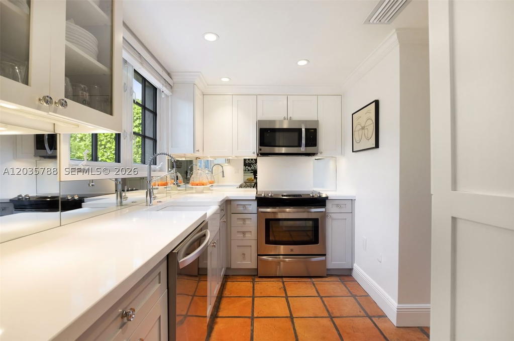 Real estate property located at 408 Viscaya Ave, Miami-dade, The French Village, Coral Gables, FL