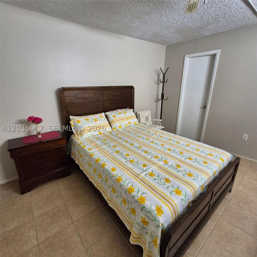 Real estate property located at 8460 Sunrise Lakes Blvd #210, Broward, Sunrise Lakes 52 Condo, Sunrise, FL