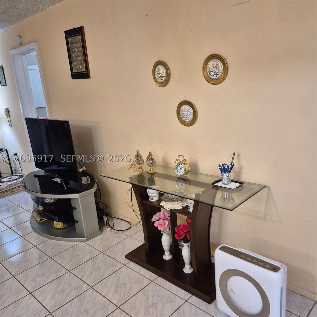 Real estate property located at 8460 Sunrise Lakes Blvd #210, Broward, Sunrise Lakes 52 Condo, Sunrise, FL