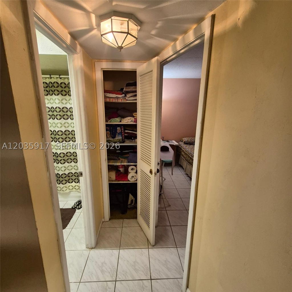 Real estate property located at 8460 Sunrise Lakes Blvd #210, Broward, Sunrise Lakes 52 Condo, Sunrise, FL