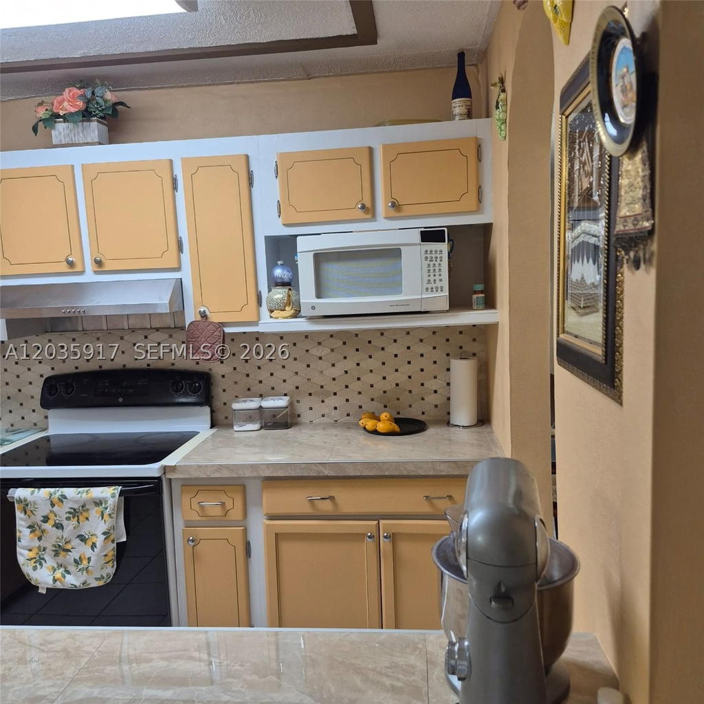 Real estate property located at 8460 Sunrise Lakes Blvd #210, Broward, Sunrise Lakes 52 Condo, Sunrise, FL