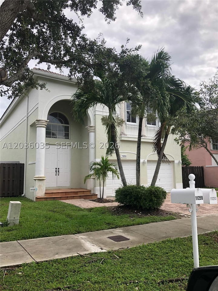 Real estate property located at 11253 47th Ln, Miami-dade, Biarritz Sub Phase 2, Doral, FL