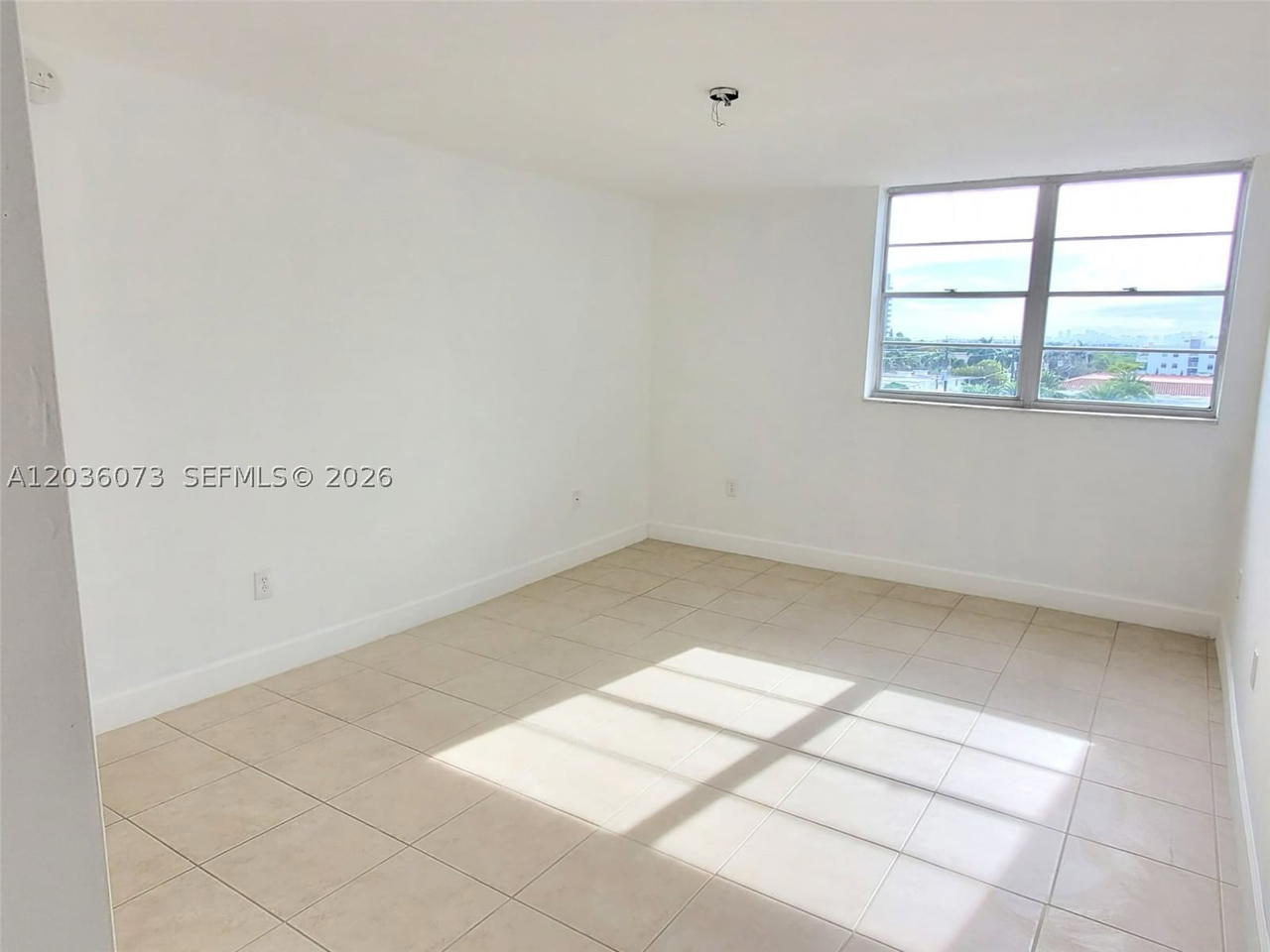Real estate property located at 7900 Tatum Waterway Dr #502, Miami-dade, Waterway Plaza Condo, Miami Beach, FL