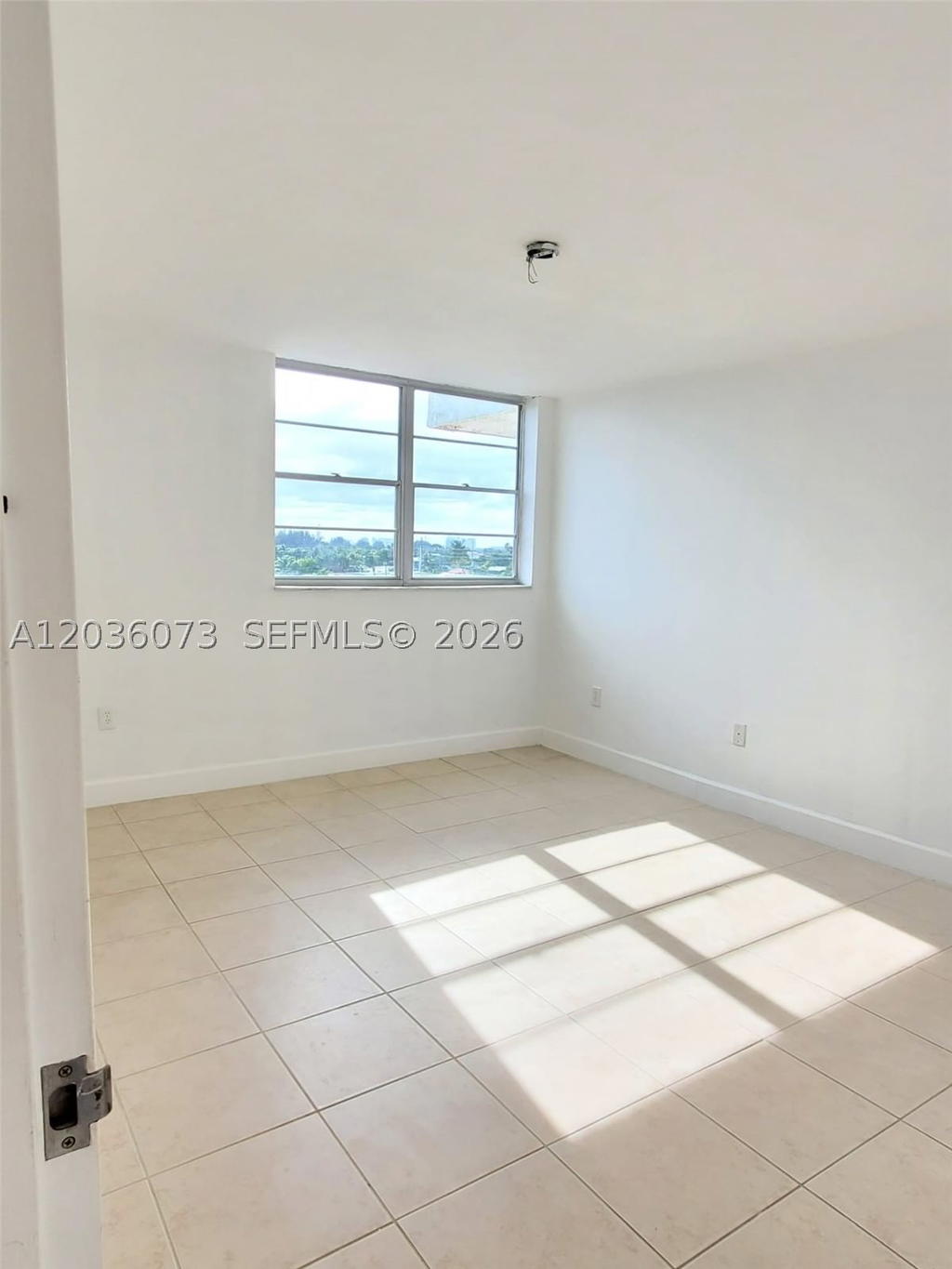 Real estate property located at 7900 Tatum Waterway Dr #502, Miami-dade, Waterway Plaza Condo, Miami Beach, FL