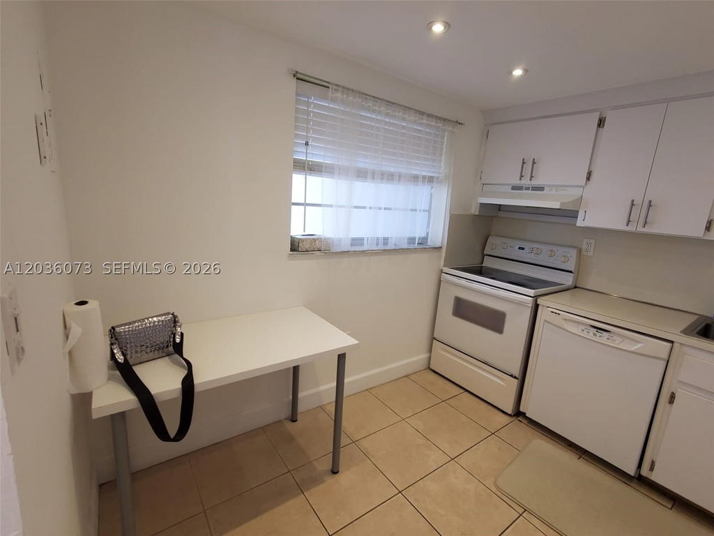 Real estate property located at 7900 Tatum Waterway Dr #502, Miami-dade, Waterway Plaza Condo, Miami Beach, FL
