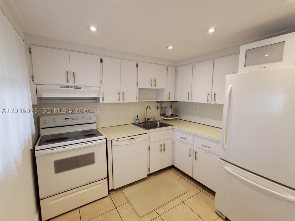 Real estate property located at 7900 Tatum Waterway Dr #502, Miami-dade, Waterway Plaza Condo, Miami Beach, FL