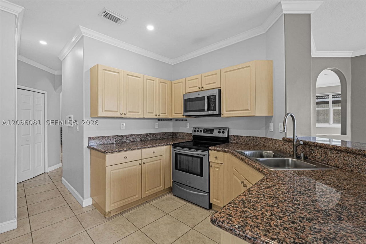 Real estate property located at 11258 47th Ln, Miami-dade, Biarritz Sub Phase 2, Doral, FL