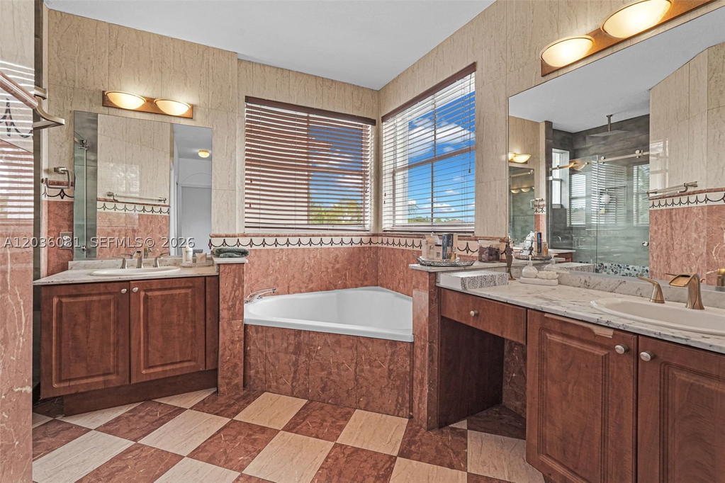 Real estate property located at 11258 47th Ln, Miami-dade, Biarritz Sub Phase 2, Doral, FL