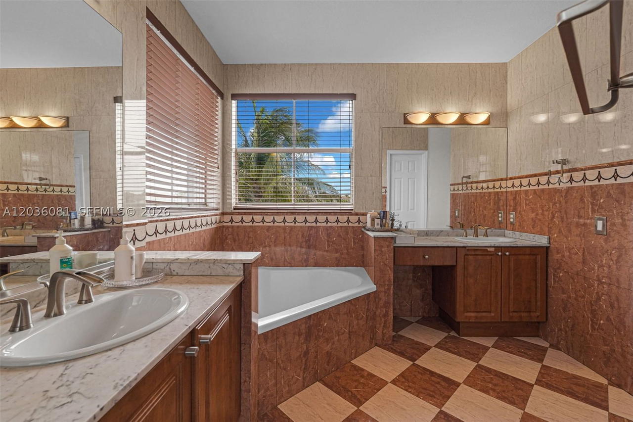 Real estate property located at 11258 47th Ln, Miami-dade, Biarritz Sub Phase 2, Doral, FL