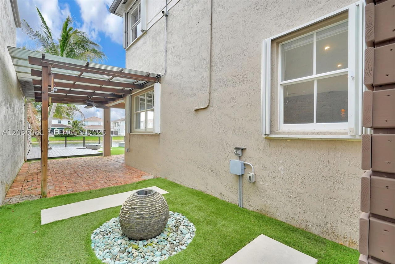 Real estate property located at 11258 47th Ln, Miami-dade, Biarritz Sub Phase 2, Doral, FL