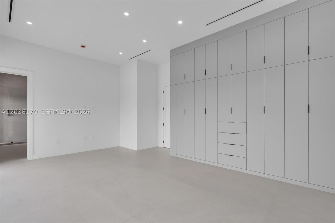 Real estate property located at 6438 23rd St, Miami-dade, Tamiami Acres Plan 2, Miami, FL