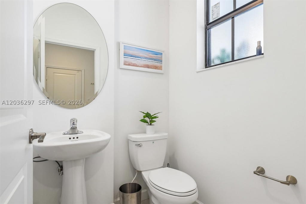 Real estate property located at 592 203rd Ter, Miami-dade, Vista Lago, Miami Gardens, FL
