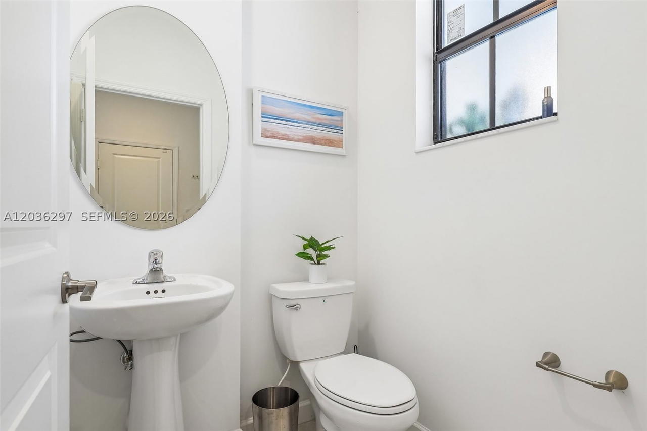 Real estate property located at 592 203rd Ter, Miami-dade, Vista Lago, Miami Gardens, FL