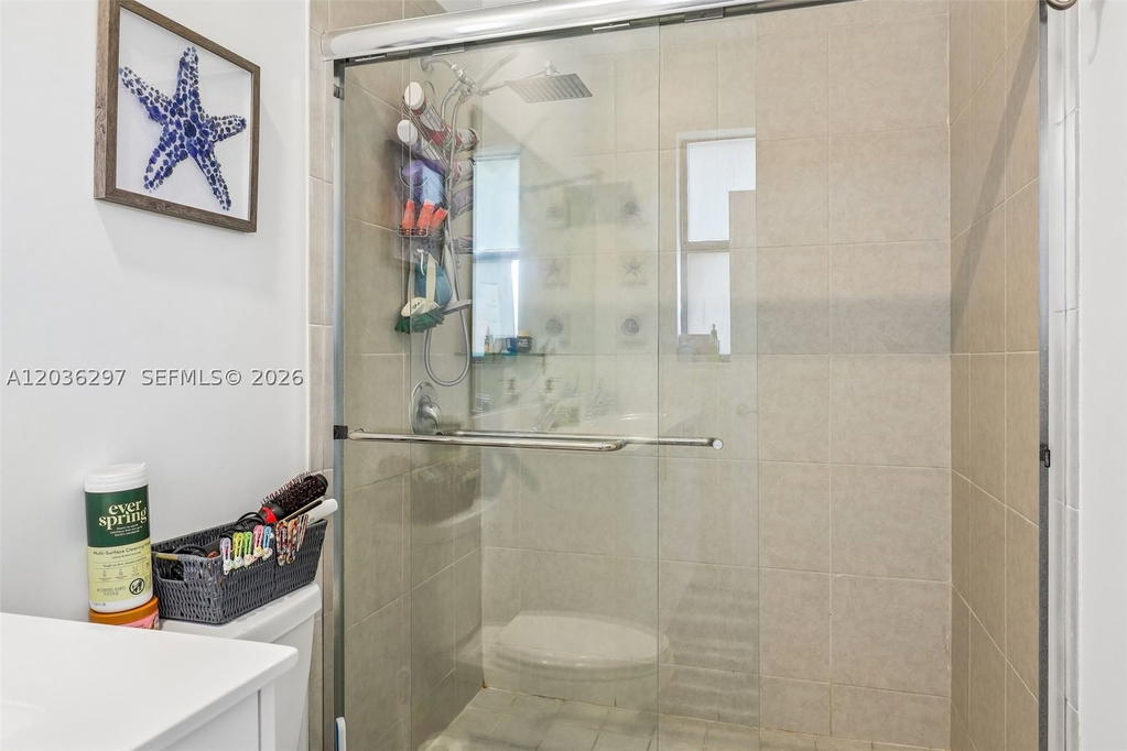 Real estate property located at 592 203rd Ter, Miami-dade, Vista Lago, Miami Gardens, FL