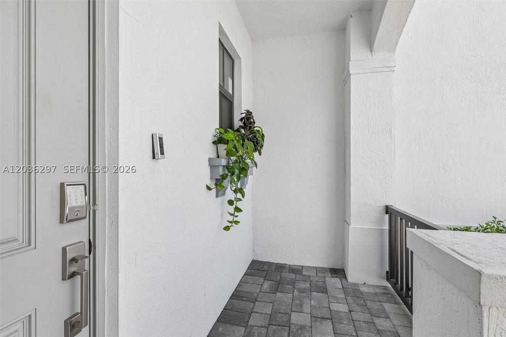Real estate property located at 592 203rd Ter, Miami-dade, Vista Lago, Miami Gardens, FL