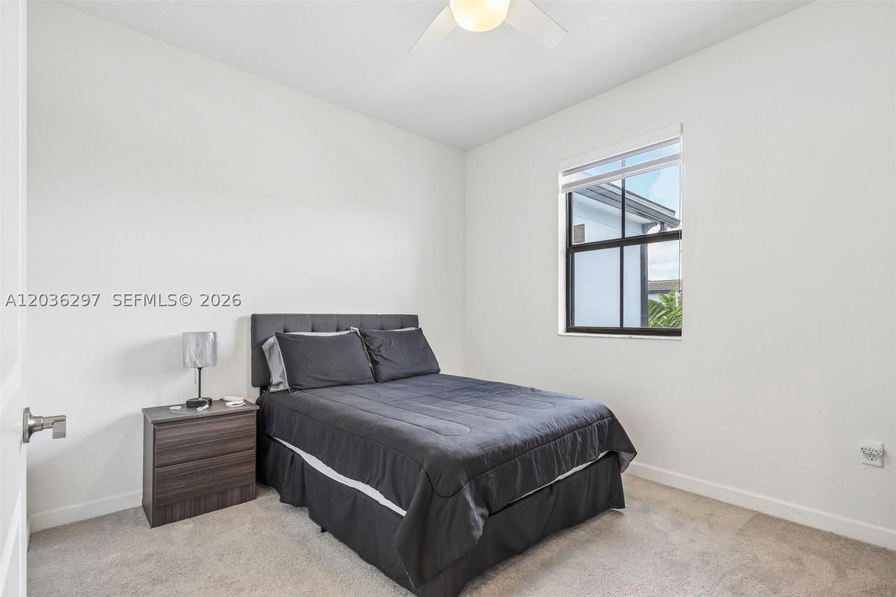 Real estate property located at 592 203rd Ter, Miami-dade, Vista Lago, Miami Gardens, FL