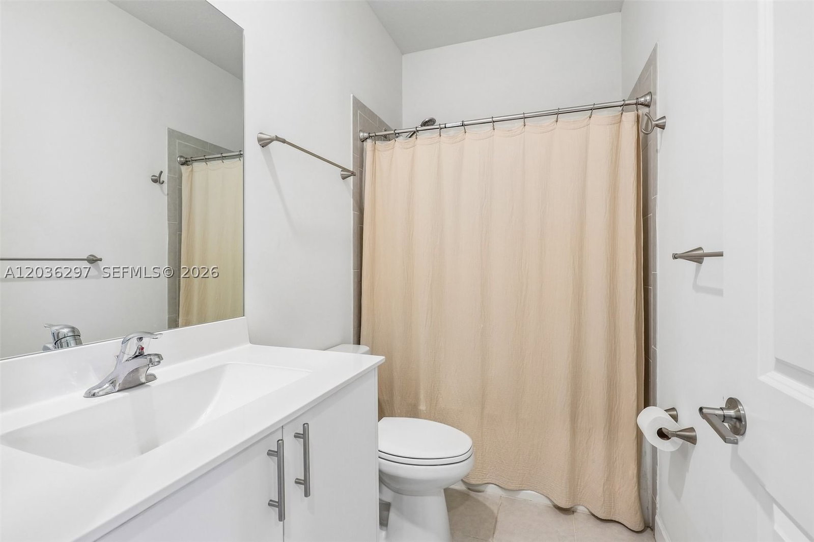 Real estate property located at 592 203rd Ter, Miami-dade, Vista Lago, Miami Gardens, FL