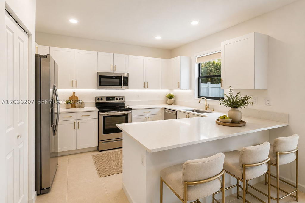 Real estate property located at 592 203rd Ter, Miami-dade, Vista Lago, Miami Gardens, FL