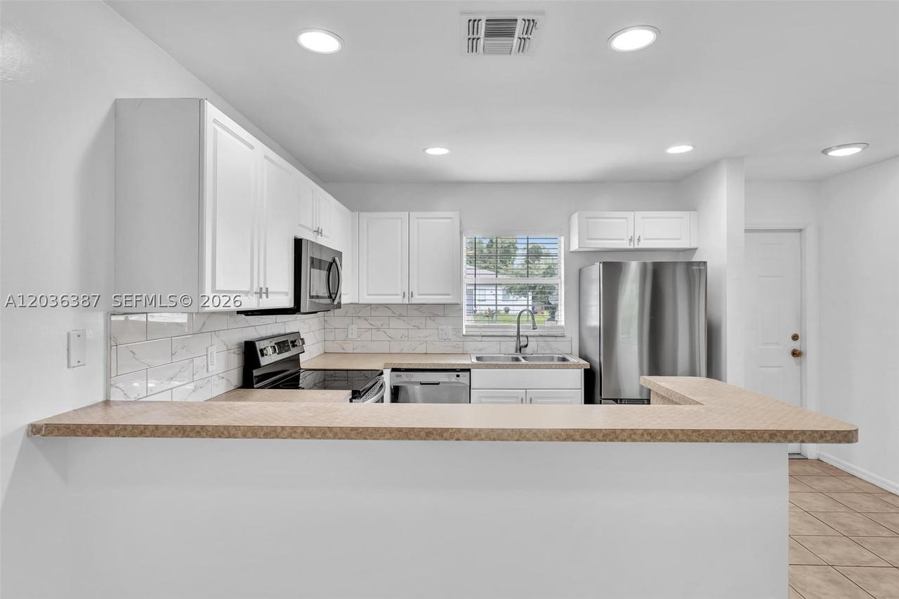 Real estate property located at 5327 30 ST SW, Lee, Lehigh Estates, Lehigh Acres, FL
