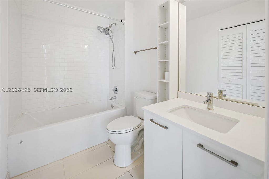 Real estate property located at 151 1st St #3202, Miami-dade, Centro Condo, Miami, FL
