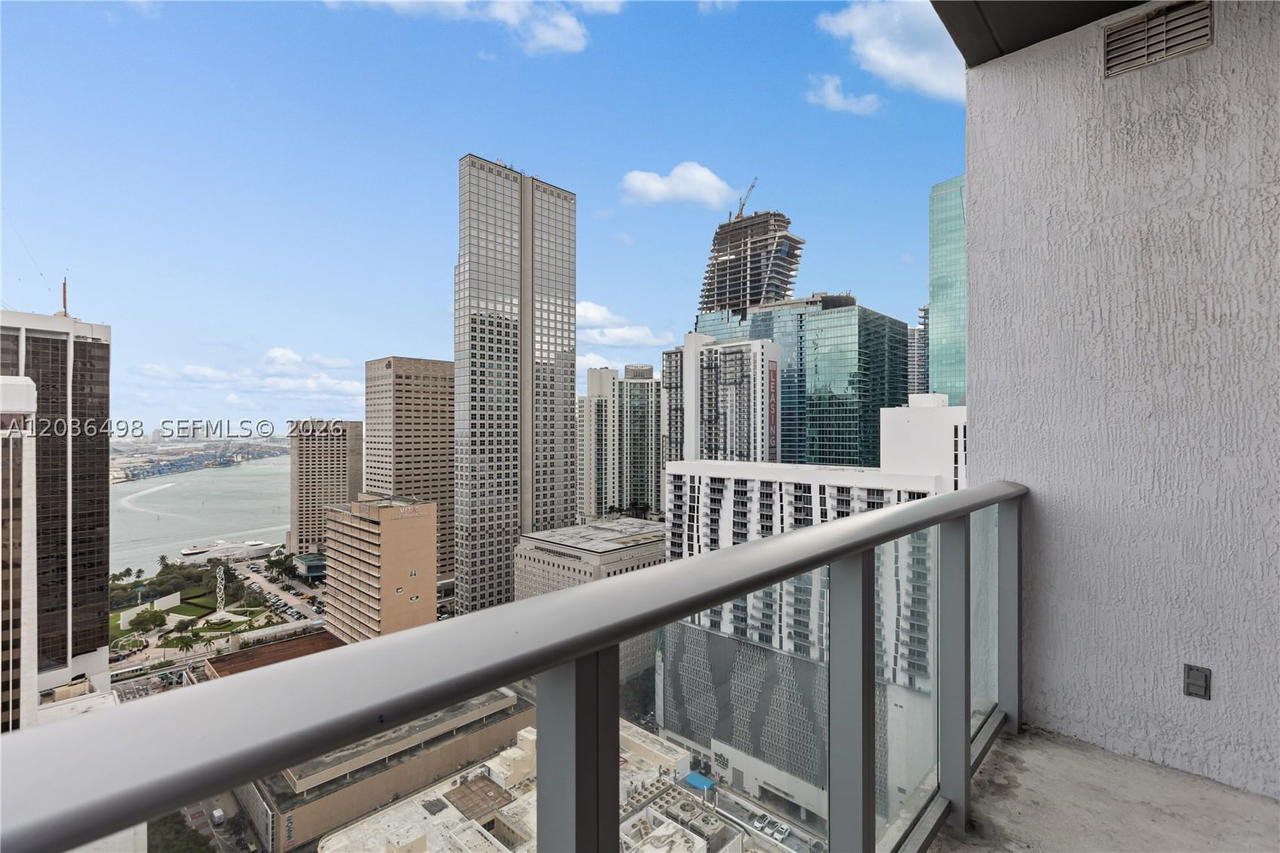 Real estate property located at 151 1st St #3202, Miami-dade, Centro Condo, Miami, FL