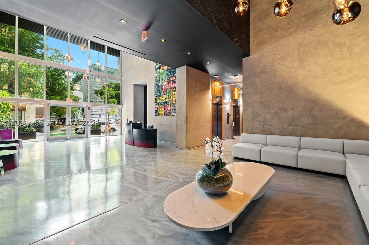 Real estate property located at 151 1st St #3202, Miami-dade, Centro Condo, Miami, FL