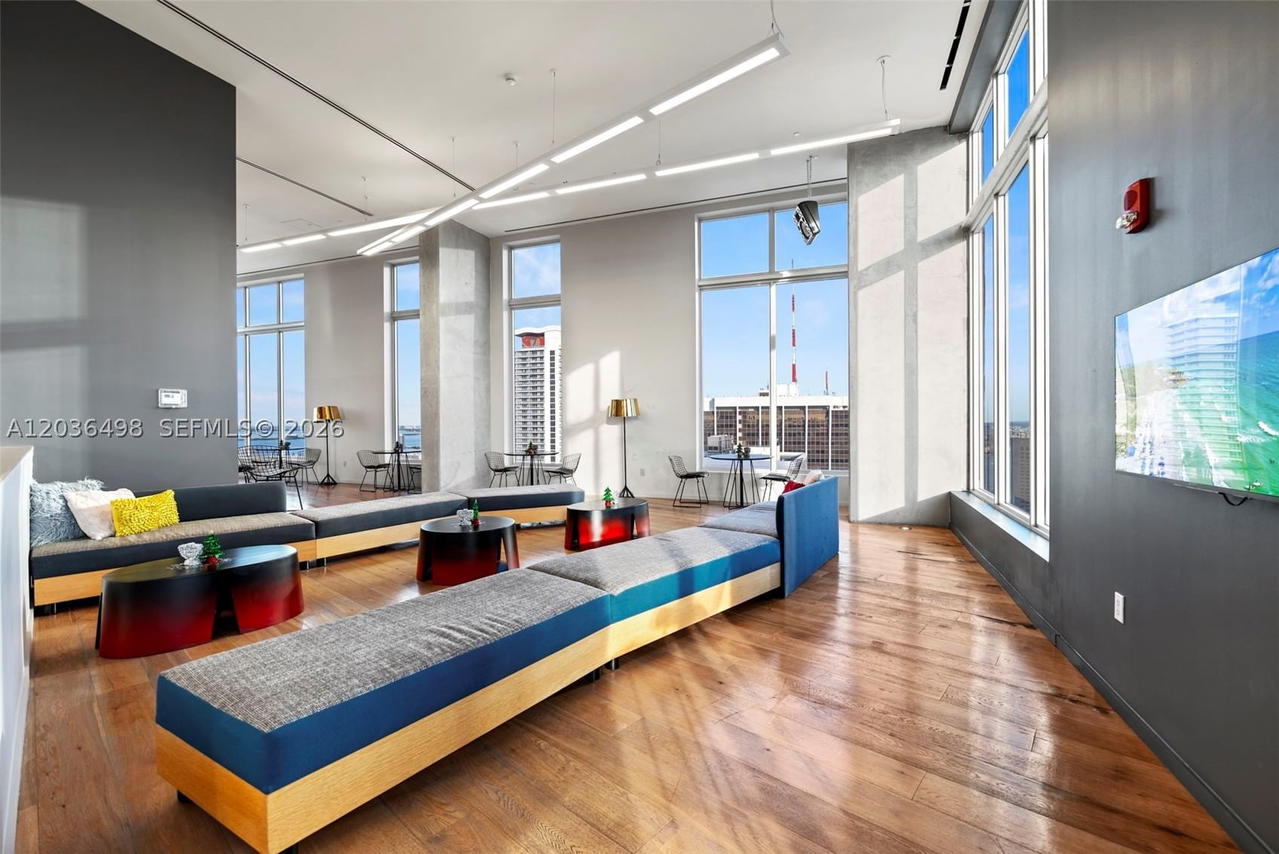 Real estate property located at 151 1st St #3202, Miami-dade, Centro Condo, Miami, FL