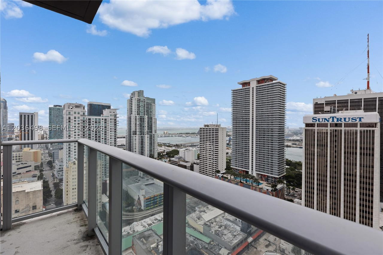 Real estate property located at 151 1st St #3202, Miami-dade, Centro Condo, Miami, FL