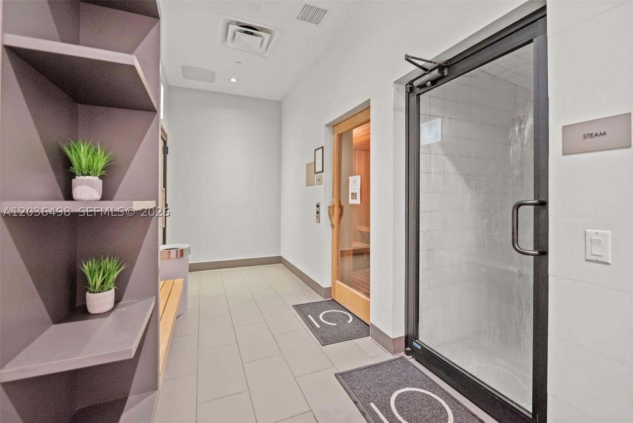 Real estate property located at 151 1st St #3202, Miami-dade, Centro Condo, Miami, FL
