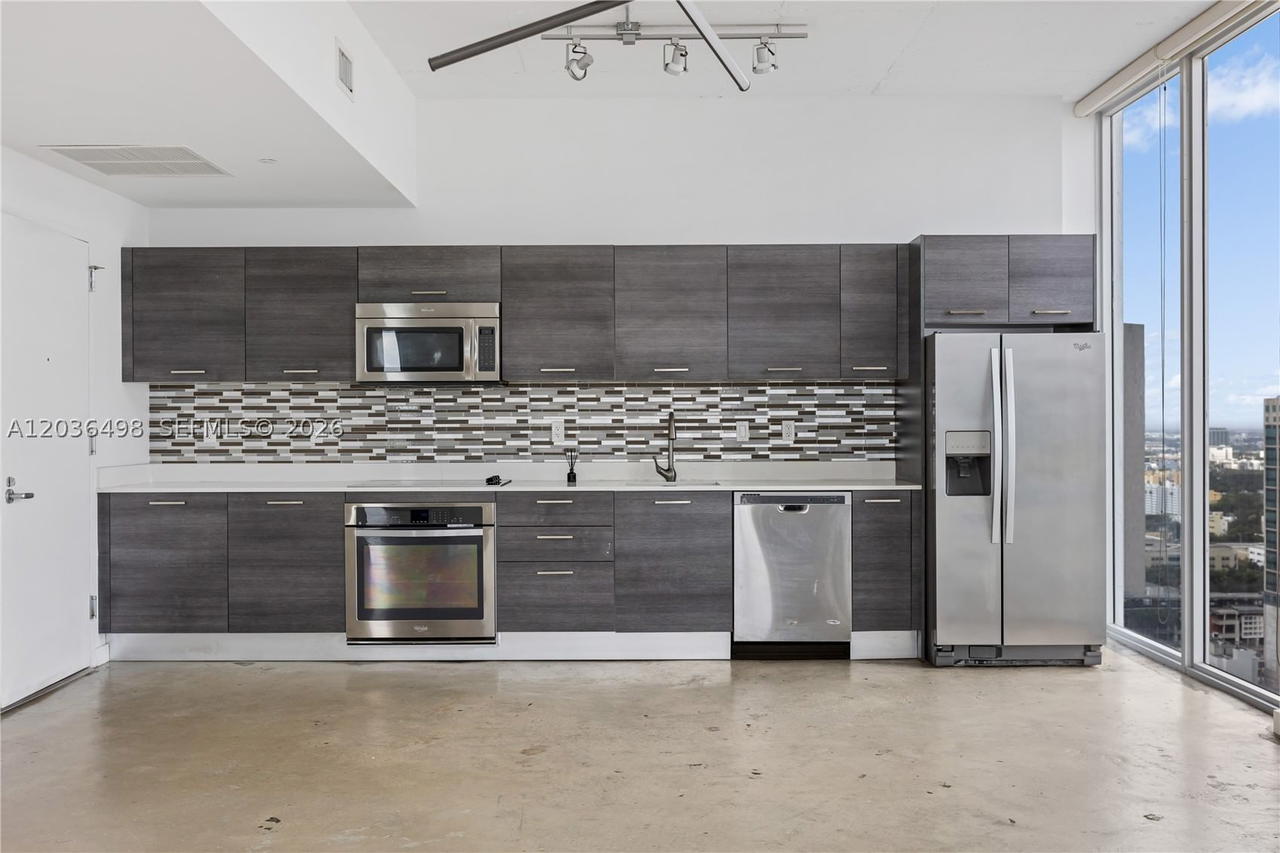 Real estate property located at 151 1st St #3202, Miami-dade, Centro Condo, Miami, FL
