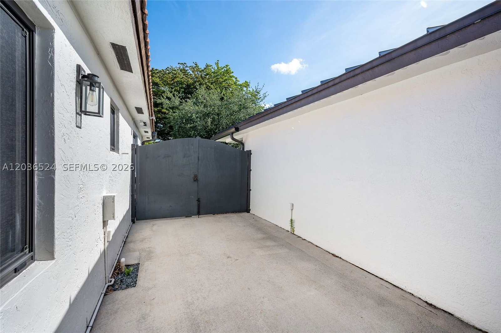 Real estate property located at 8724 149th Ter, Miami-dade, West Lakes Gardens, Miami Lakes, FL
