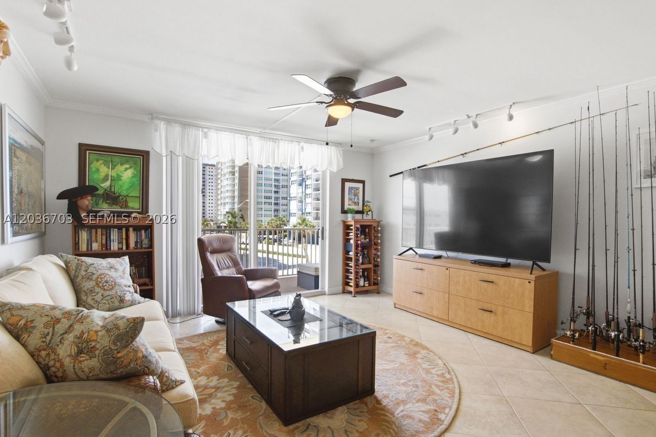 Real estate property located at 1401 Ocean Dr #305, Broward, Stratford Towers Condo, Hollywood, FL