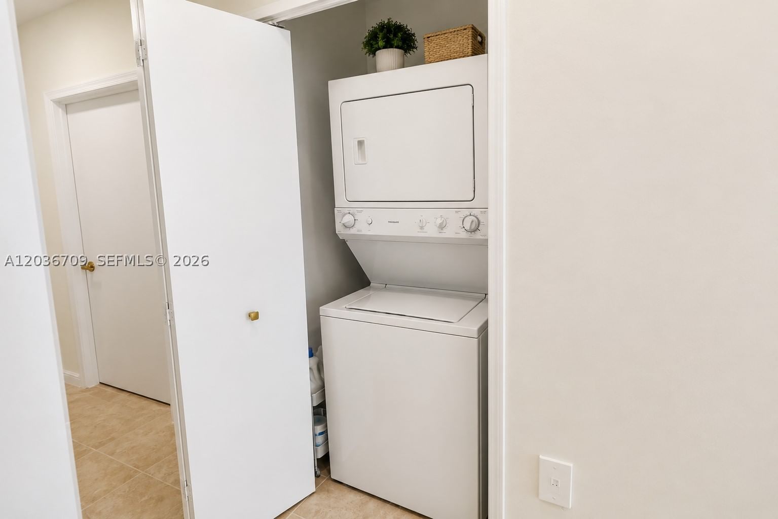 Real estate property located at 7930 East Dr #506, Miami-dade, Eloquence On The Bay Condo, North Bay Village, FL