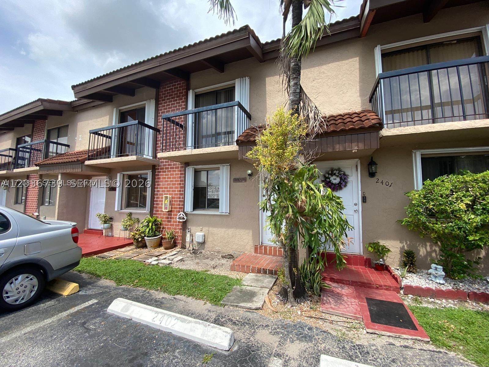 Real estate property located at 1813 107th Ave #2402, Miami-dade, Villas University Square, Miami, FL