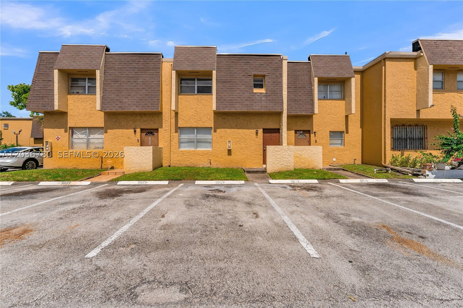 Real estate property located at 5653 Blueberry CT # 2, Broward, Blueberry Hill Iv Condo, Lauderhill, FL