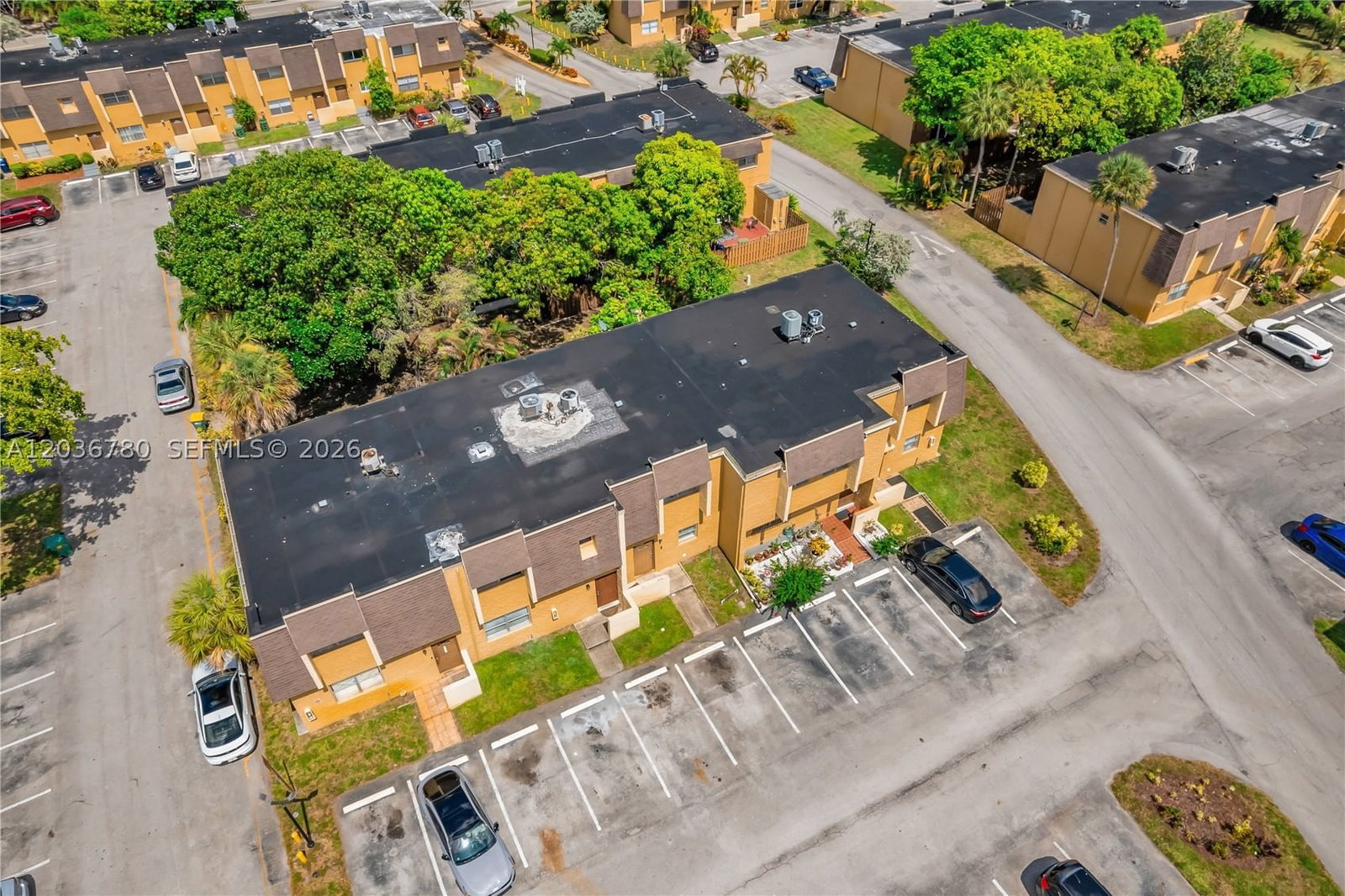Real estate property located at 5653 Blueberry CT # 2, Broward, Blueberry Hill Iv Condo, Lauderhill, FL