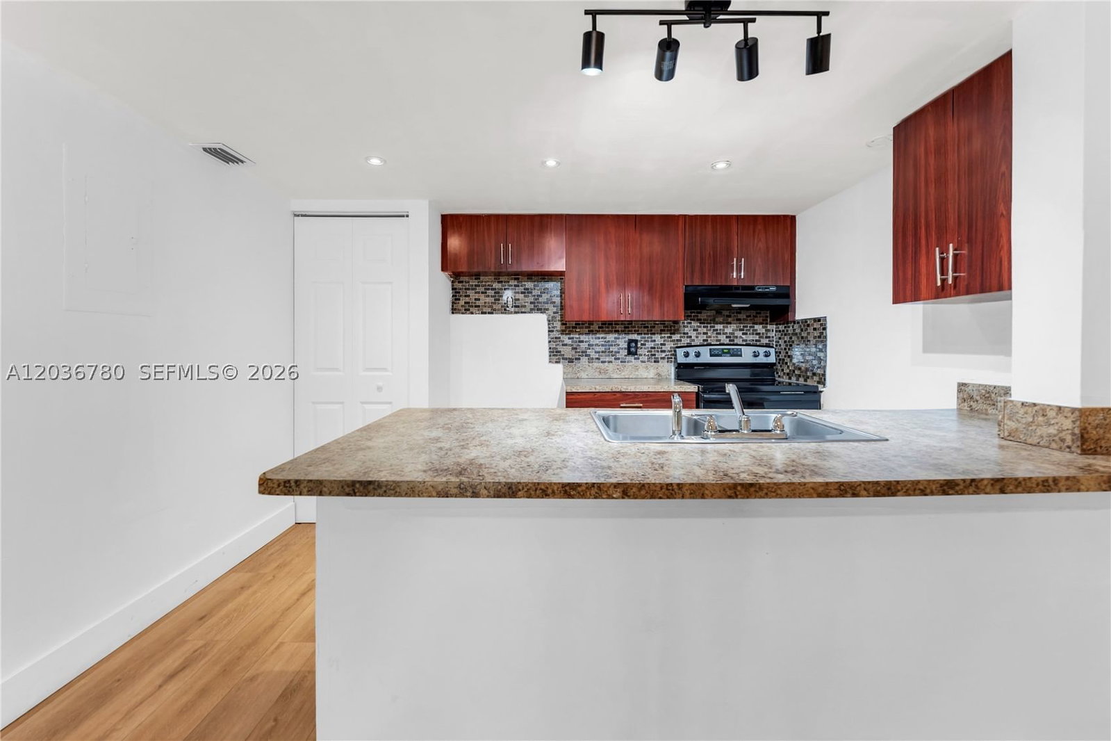 Real estate property located at 5653 Blueberry CT # 2, Broward, Blueberry Hill Iv Condo, Lauderhill, FL