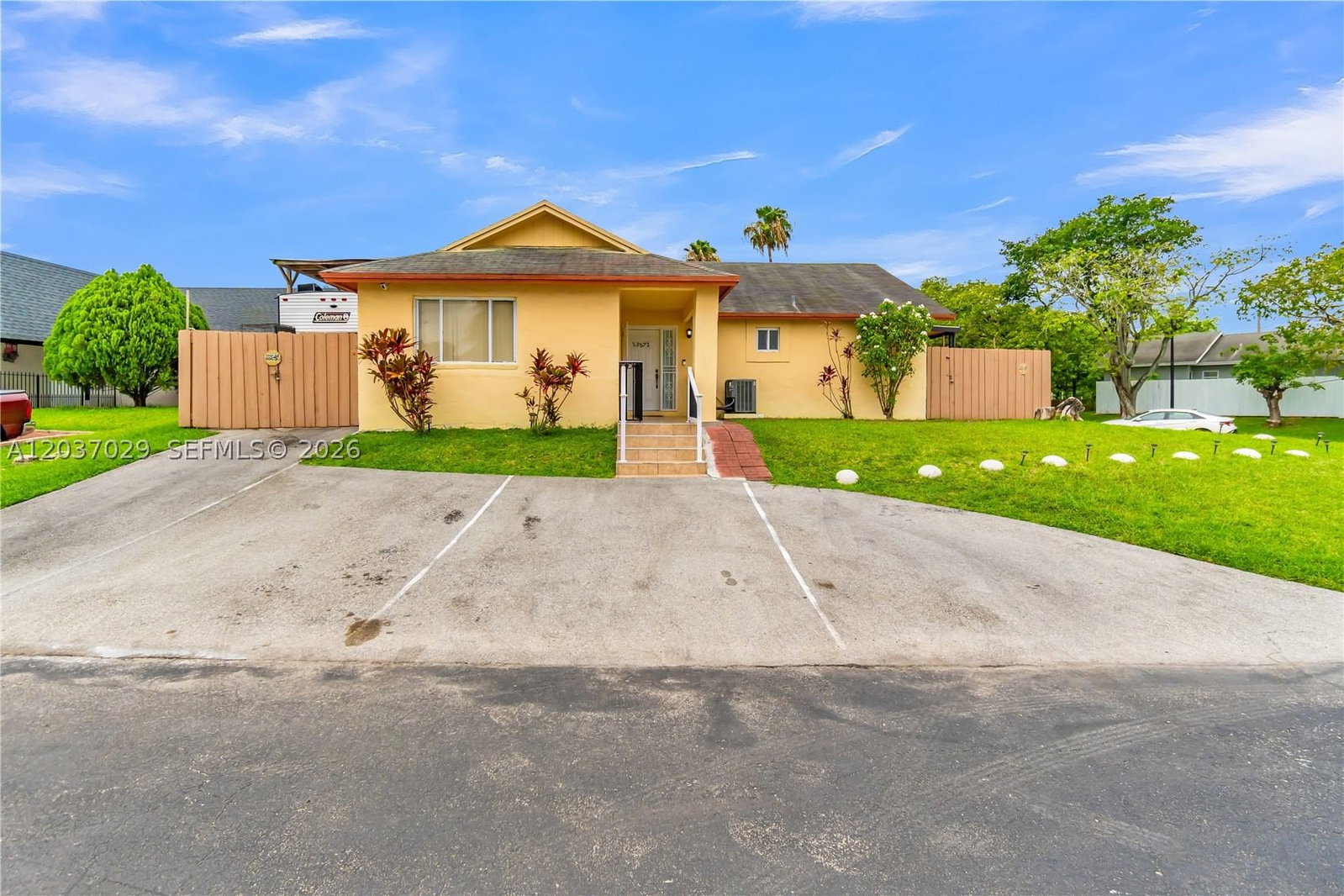 Real estate property located at 13572 285th Ter, Miami-dade, Country Star Sec 1, Homestead, FL